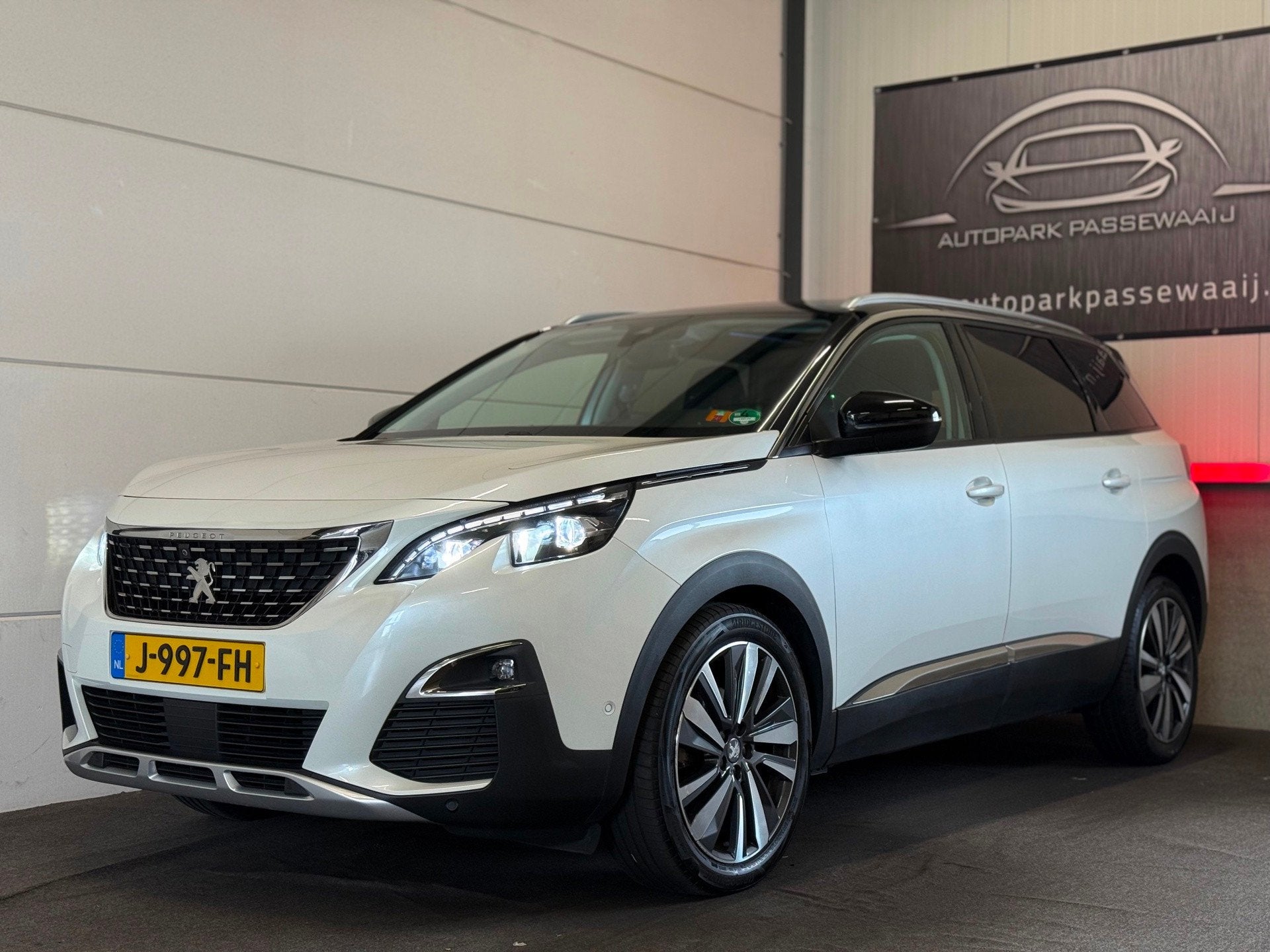 Peugeot 5008 1.2 PureTech 7p, Pano, Cruise Control, Apple Ca, Automatische klimaatregeling, Gebruikt, 1199 cc, Wit