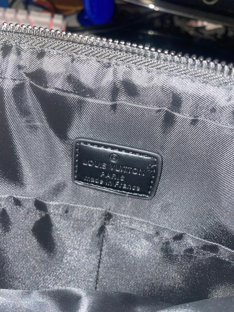 Louis Vuitton Schoudertasje Zwart, Ophalen of Verzenden, Zo goed als nieuw, Zwart, Schoudertasje