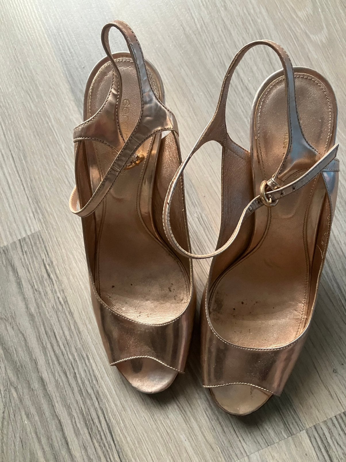 Mooie glanzende schoenen Sergio Rosso mt 38.5 hoge hak, Ophalen of Verzenden, Zo goed als nieuw, Sneakers of Gympen