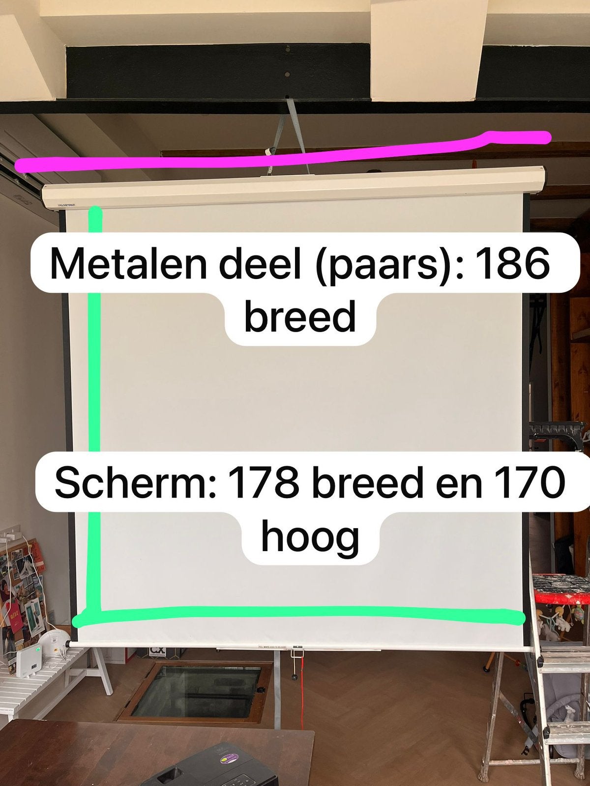 Beamer en projectorscherm, ook apart verkoopbaar, Ophalen