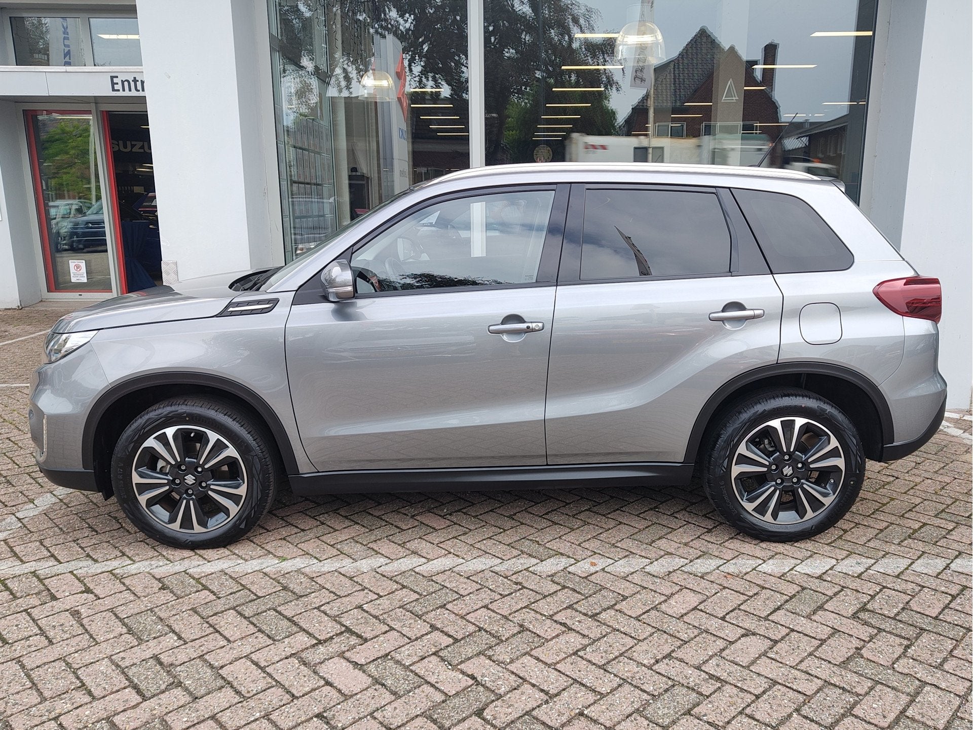 Suzuki Vitara 1.5 HYBRID STYLE AUTOMAAT Adaptive Cruise | Do, Auto's, Suzuki, 12 maanden, Gebruikt, Zwart, 4 cilinders