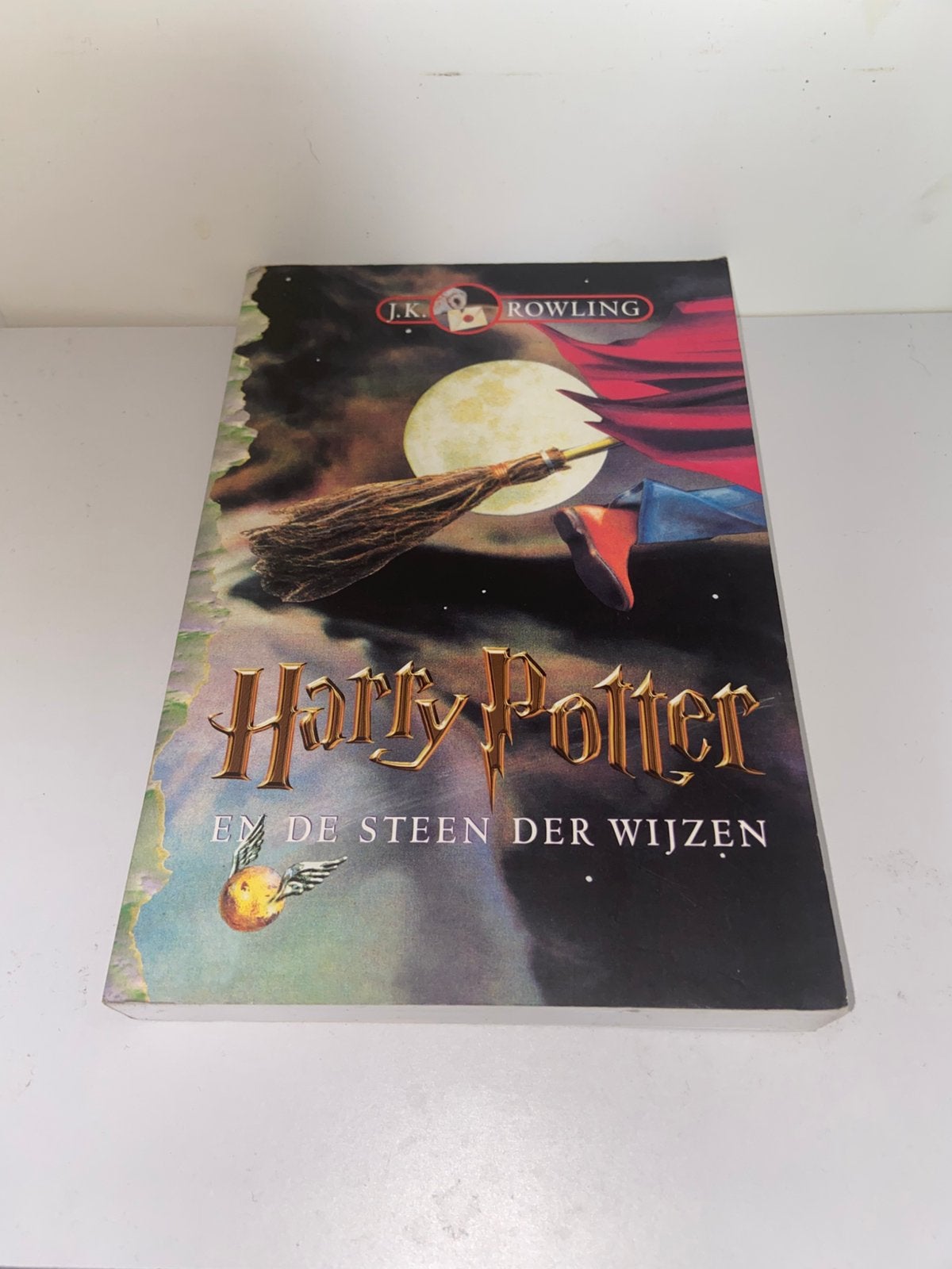 Harry Potter en de Steen der Wijzen zo Goed Als Nieuw, Verzamelen, Harry Potter, Ophalen of Verzenden, Zo goed als nieuw, Boek of Poster
