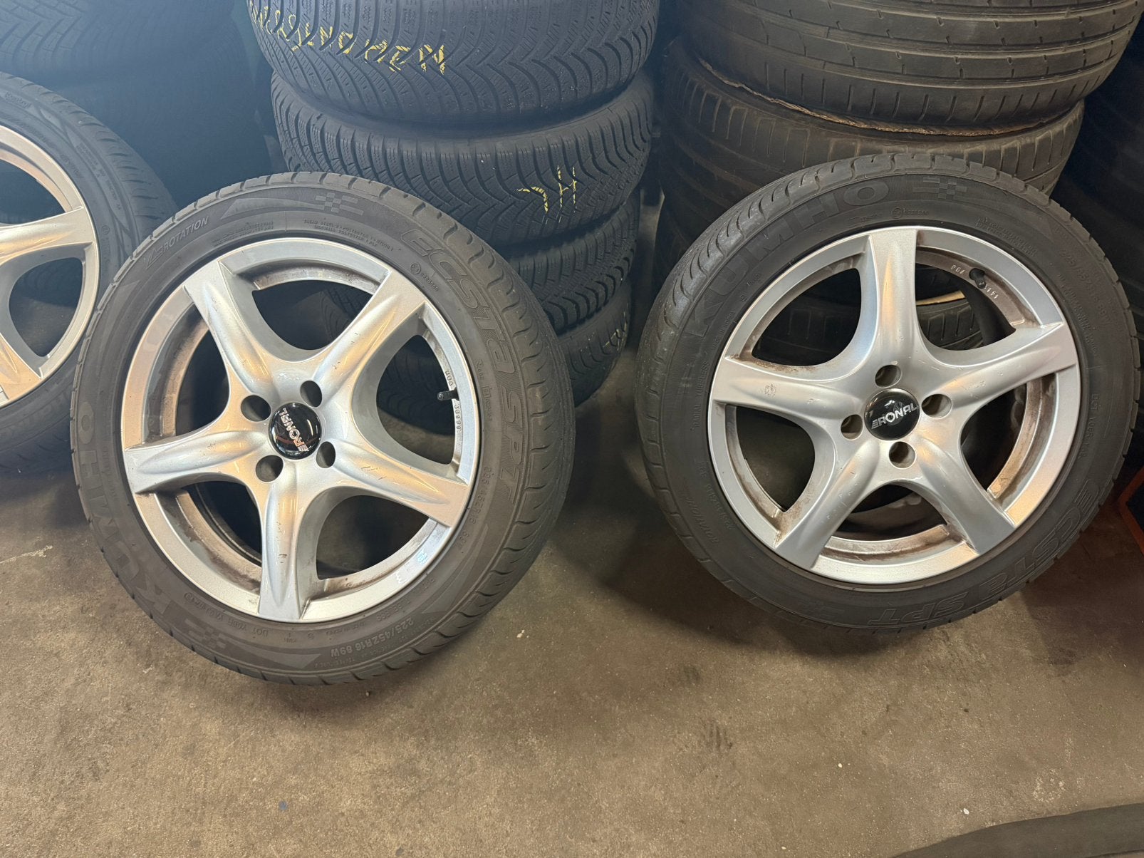 Velgenset met 2 Hankook en 2 Kumho banden maat 225/45/16, Auto-onderdelen, Ophalen, Band(en), Zomerbanden, 225 mm