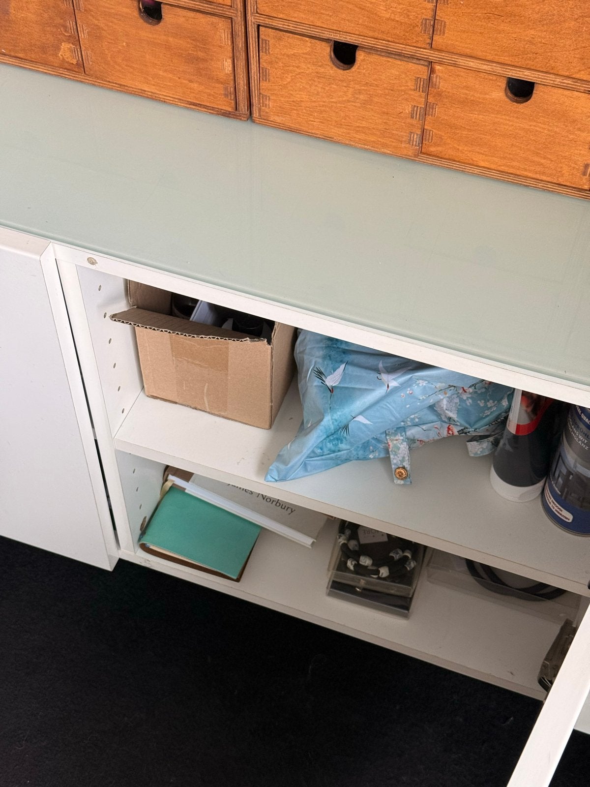 IKEA Besta kastje met pootjes 145x42x67, Huis en Inrichting, Kunststof, Gebruikt, 100 tot 150 cm, Ophalen of Verzenden
