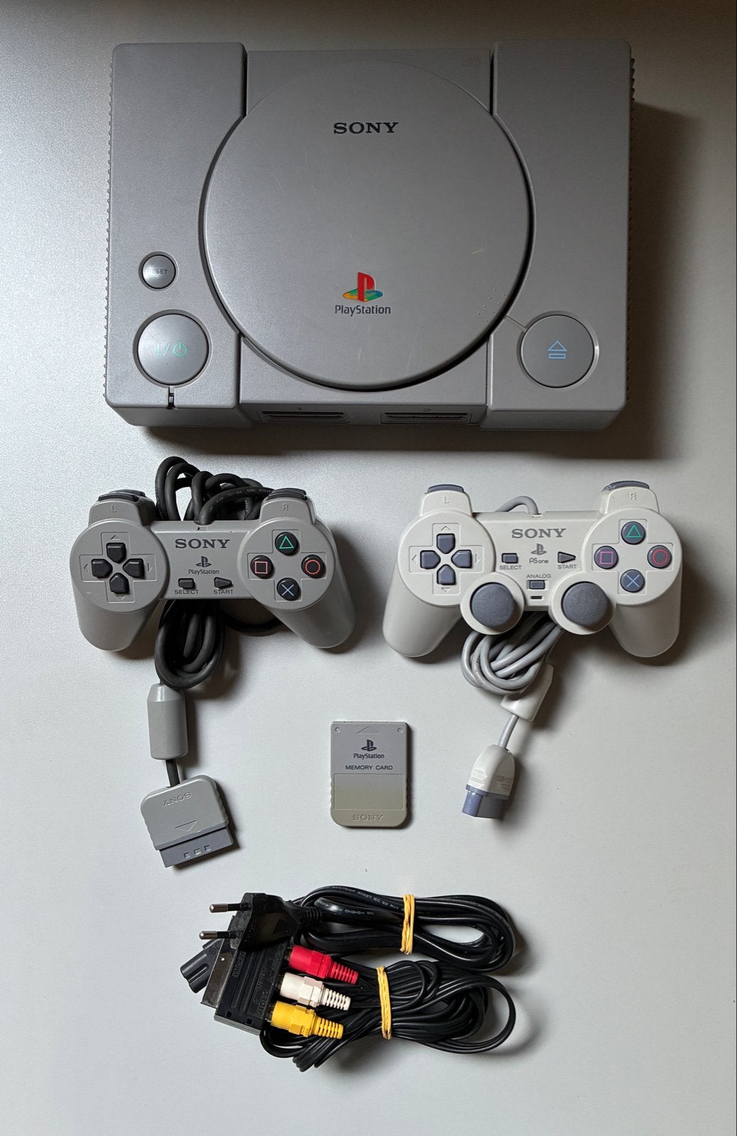Sony PlayStation 1 (PS1) SCPH-5552 met 2 controllers, Ophalen of Verzenden, Gebruikt, Met 2 controllers, Met games