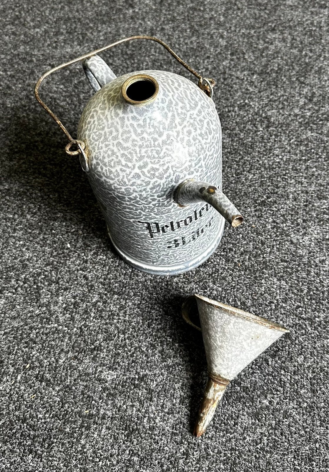 Petroleum kan 2x: 3 liter met trechter + 5 liter, Ophalen of Verzenden