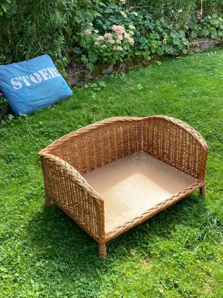 Hondenmand op pootjes 81x 61x 41 cm, Ophalen, Zo goed als nieuw, Riet