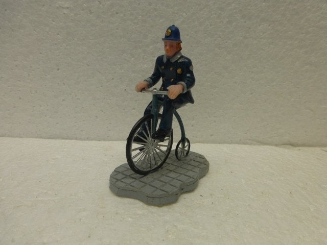 lemax Hot Pursuit kerstdorp poppetje figurine agent beeldje, Ophalen of Verzenden, Zo goed als nieuw
