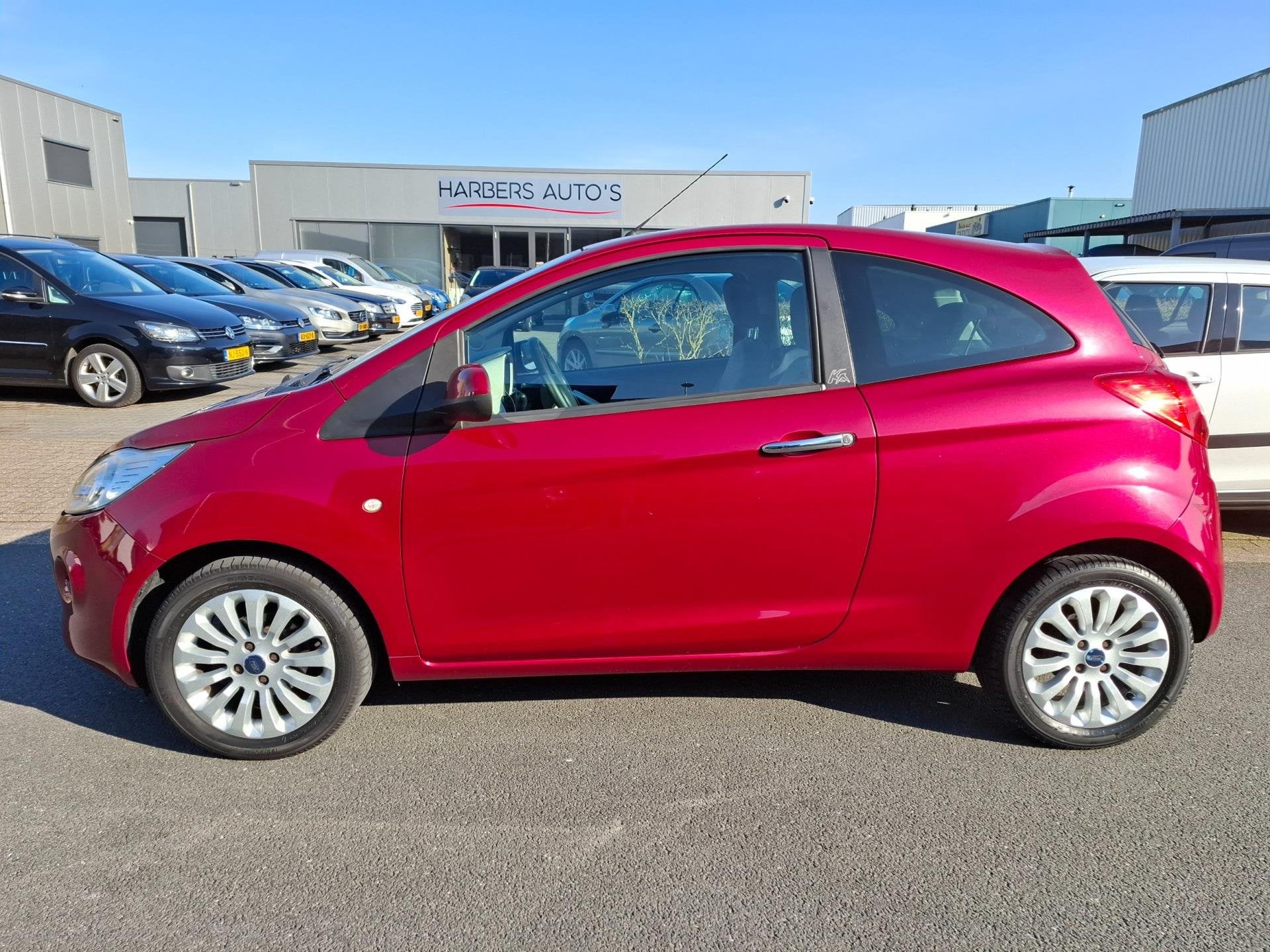 Ford Ka 1.2 Titanium AIRCO/SPORTVELGEN!, Auto's, Voorwielaandrijving, Euro 5, Stof, Gebruikt