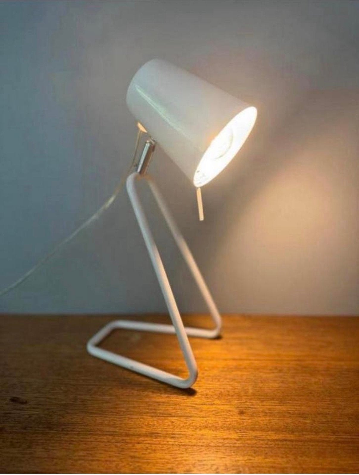 Vintage Leitmotiv hoog glans witte tafellamp.342, Bureaulamp, Overige merken, 30 cm, E14 (klein)