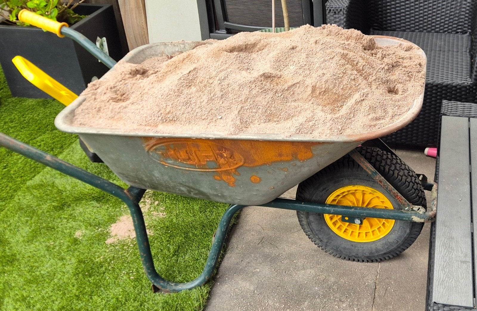 Gratis brekerzand 1 kruiwagen vol (zonder kruiwagen), Tuin en Terras, Zand, Ophalen, Nieuw, Brekerzand