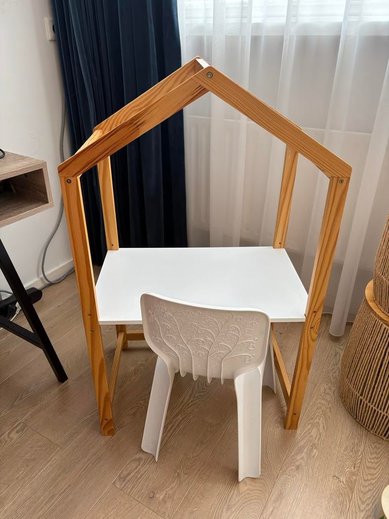 Leuk kinderbureau in huisjesvorm incl stoeltje, Ophalen, Gebruikt, Overige typen