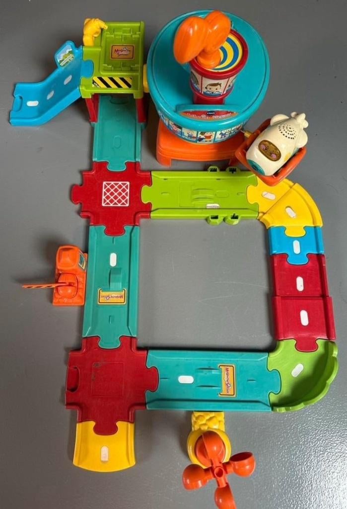 Vtech Toet Toet Auto's Vliegveld incl doos en tractor, Ophalen of Verzenden, Zo goed als nieuw, 2 tot 4 jaar