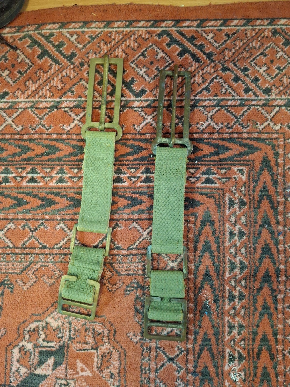 Wo2 P37 brace attachments pea green., Verzenden