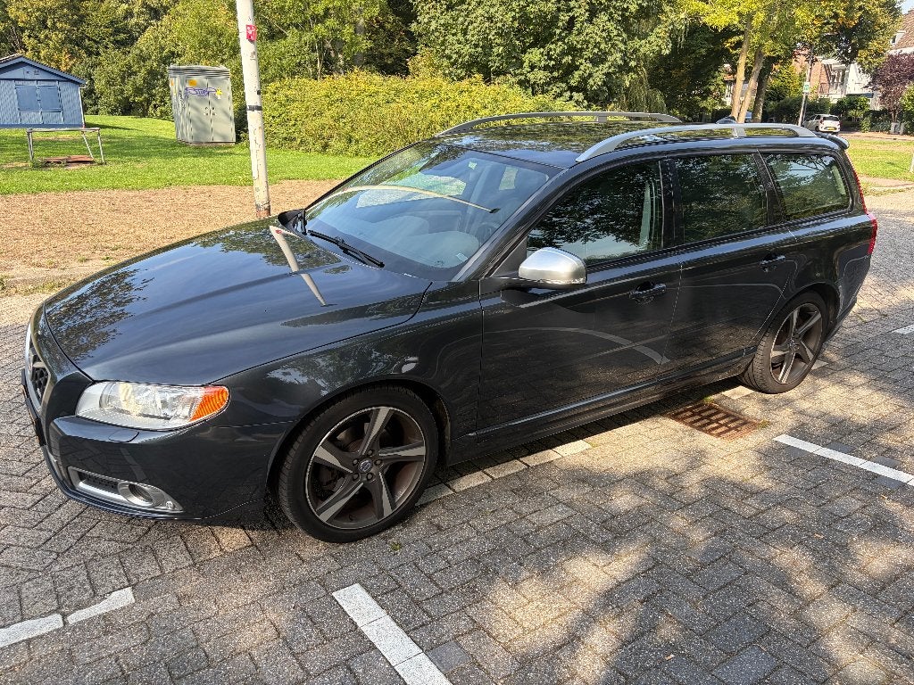 Volvo V70 T4 132KW Aut. 2013 Grijs, 1503 kg, Zwart, 4 cilinders, 179 pk
