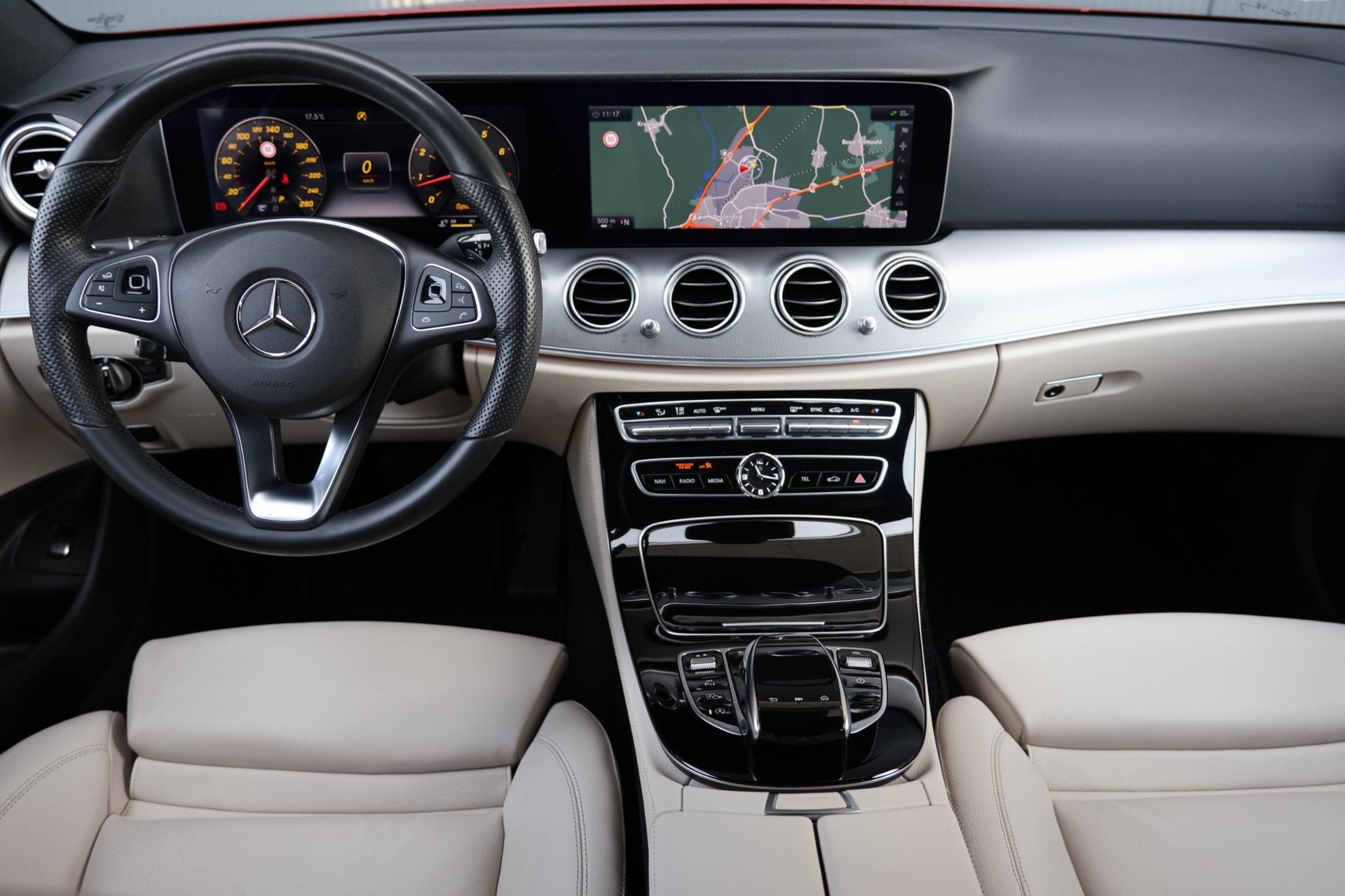 Mercedes-Benz E-klasse 200 Ambition 1e eigenaar | head-up |, Auto's, Automaat, Dealer onderhouden, Achterwielaandrijving, Gebruikt