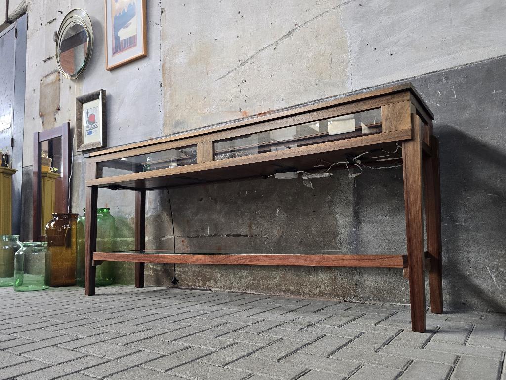 Vintage Padoek Houten Vitrinekast | Lange Vitrine Kast Lamp, Gebruikt, Glas, Ophalen of Verzenden, 200 cm of meer
