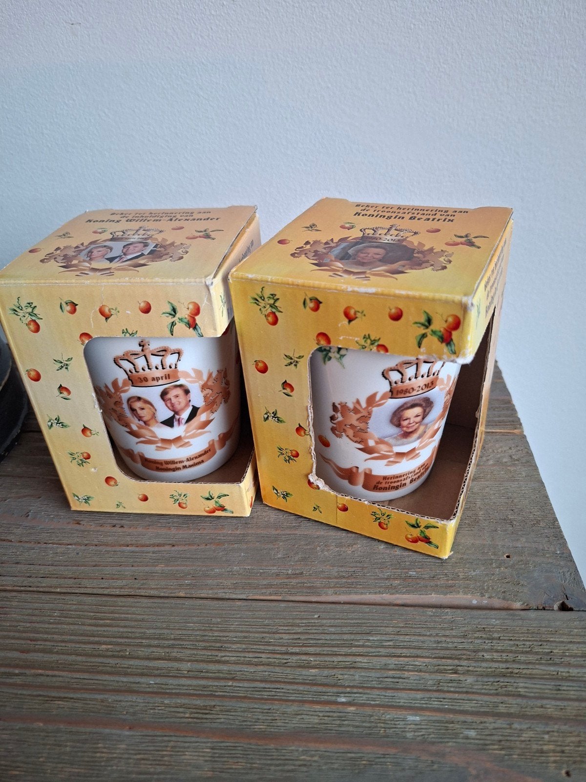 2x beker inhuldiging willem alexander, troonafstand beatrix, Verzamelen, Ophalen of Verzenden, Nieuw, Nederland, Servies
