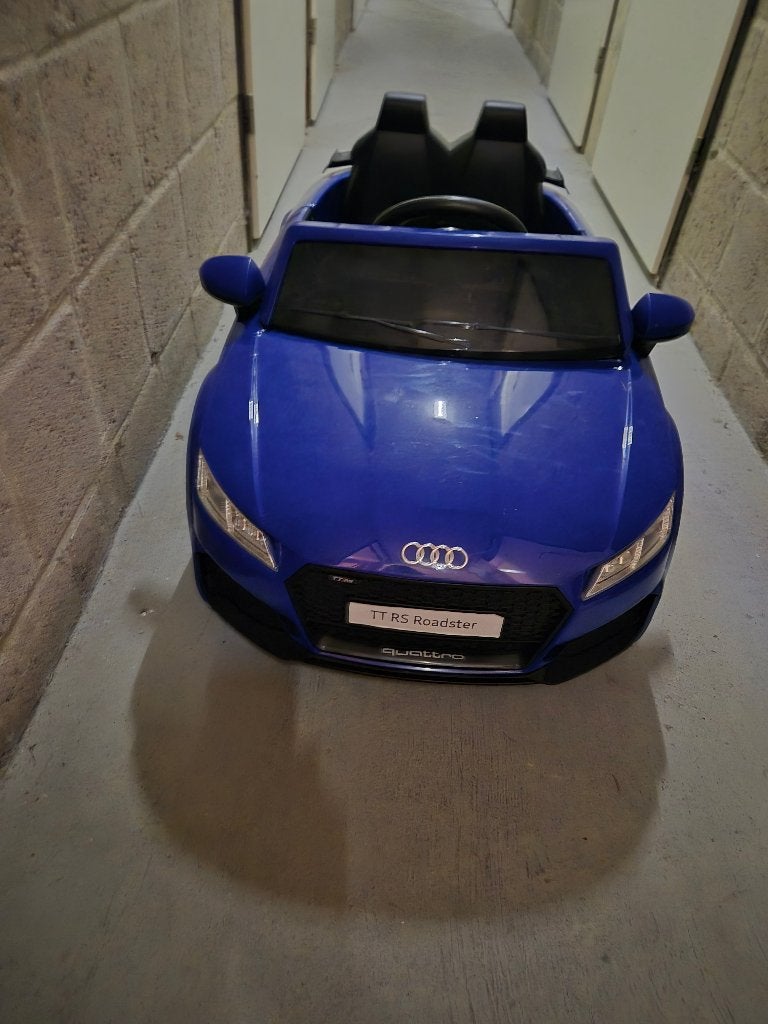 Elektrische kinderauto Audi roadstar, Ophalen, Zo goed als nieuw, Afstandsbediening