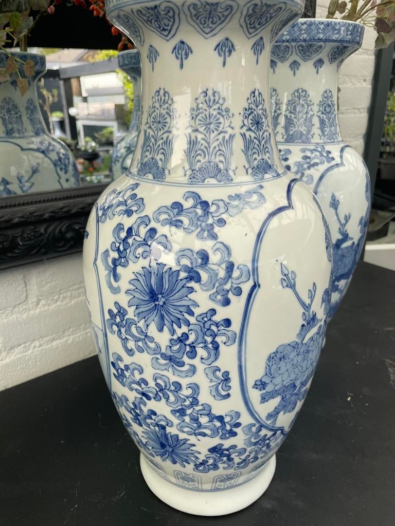 2 chinese vazen wit - hemels blauw . 48 hoog, Ophalen of Verzenden