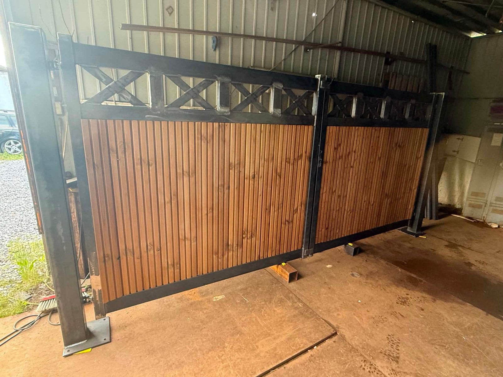 Nieuwe poort staal met hout, Ophalen, 1 tot 2 meter, Minder dan 3 meter, Zo goed als nieuw