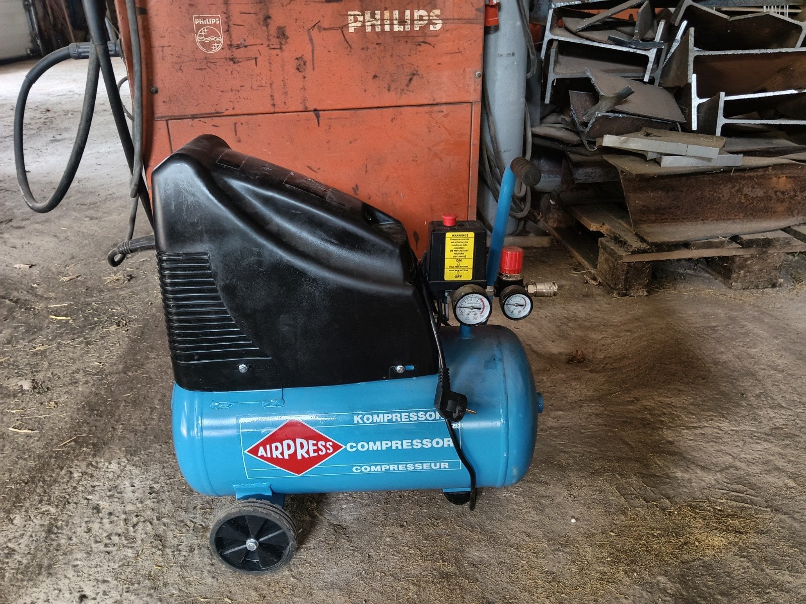 Airpress compressor - condensator defect, Gebruikt, 6 tot 10 bar, Ophalen of Verzenden, 200 tot 400 liter/min