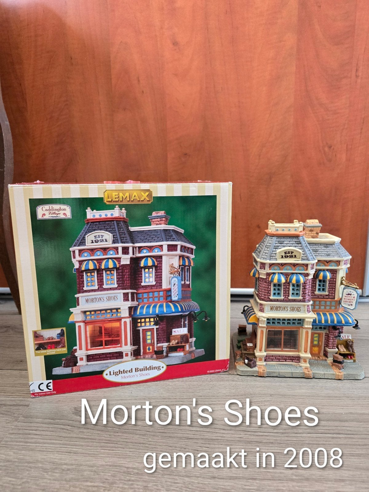 Lemax huisje Morton's Shoes kerst dorp, Diversen, Kerst, Ophalen of Verzenden, Zo goed als nieuw