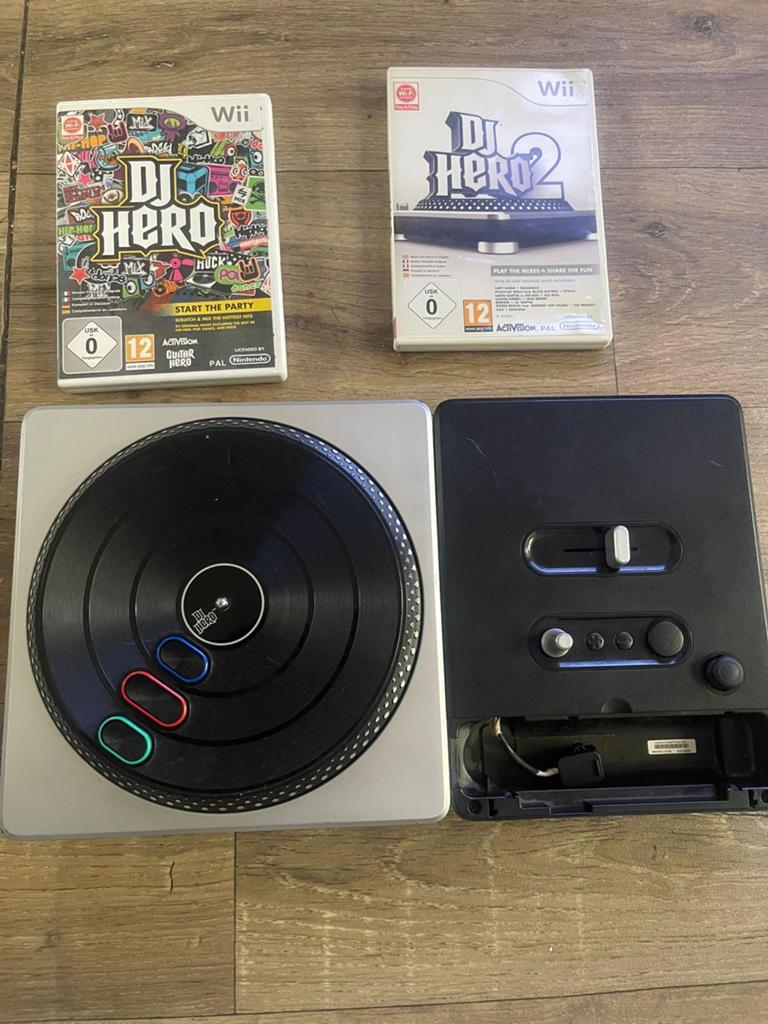 DJ Hero 1 & 2 met draaitafel voor Wii, Muziek, Gebruikt, 2 spelers, Eén computer