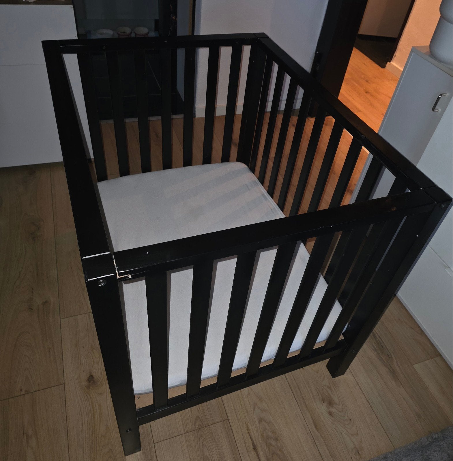 Zwarte houten babybox - 101x79x85 cm, Ophalen