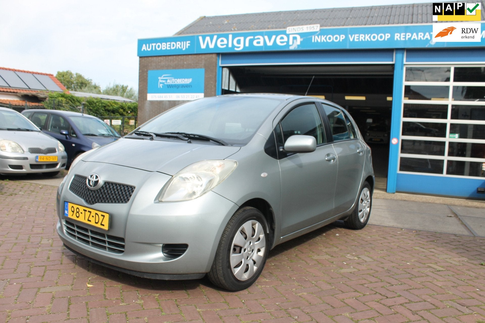 Toyota Yaris 1.3 VVTi Sol 1 eig dealeronderhouden, Auto's, Voorwielaandrijving, Dealer onderhouden, Stof, Zwart