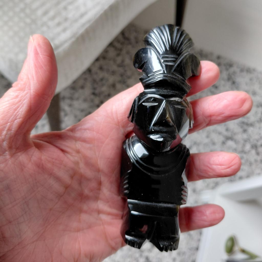 Azteekse god in Goudglansobsidiaan, Antiek en Kunst, Ophalen of Verzenden