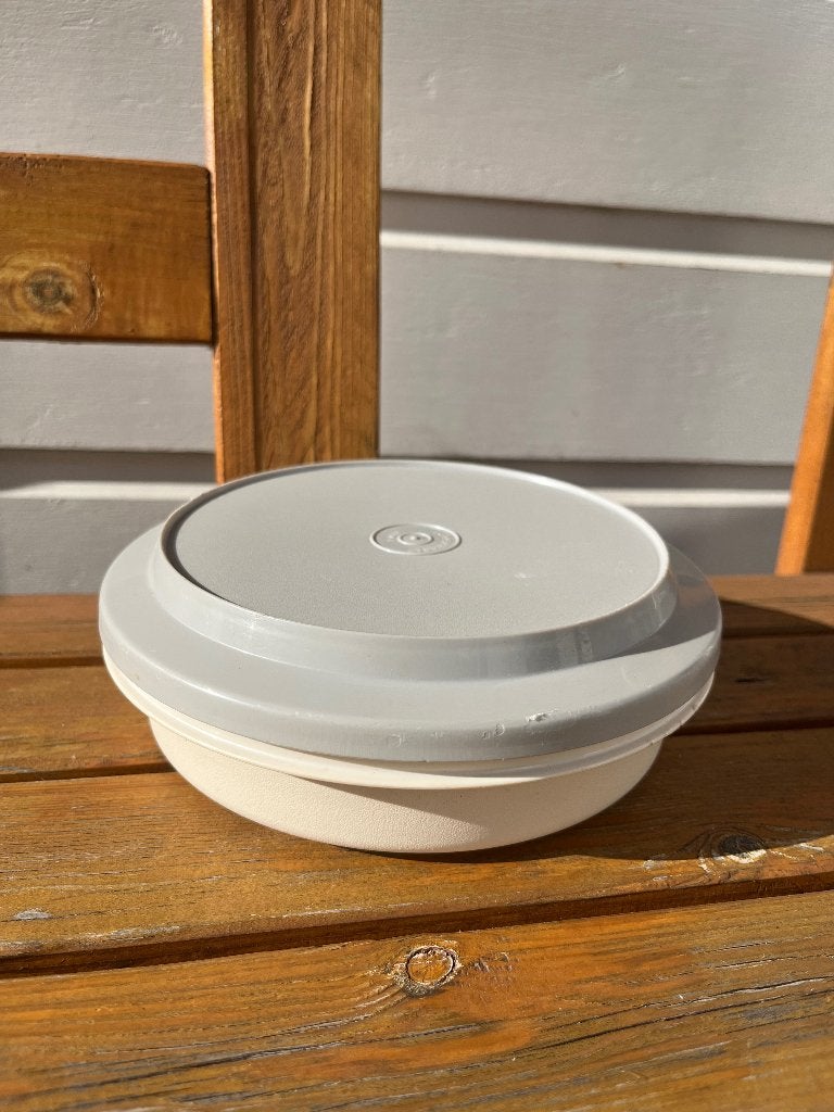 Tupperware bewaardoos schaal / bord met deksel grijs, Ophalen of Verzenden, Schaal