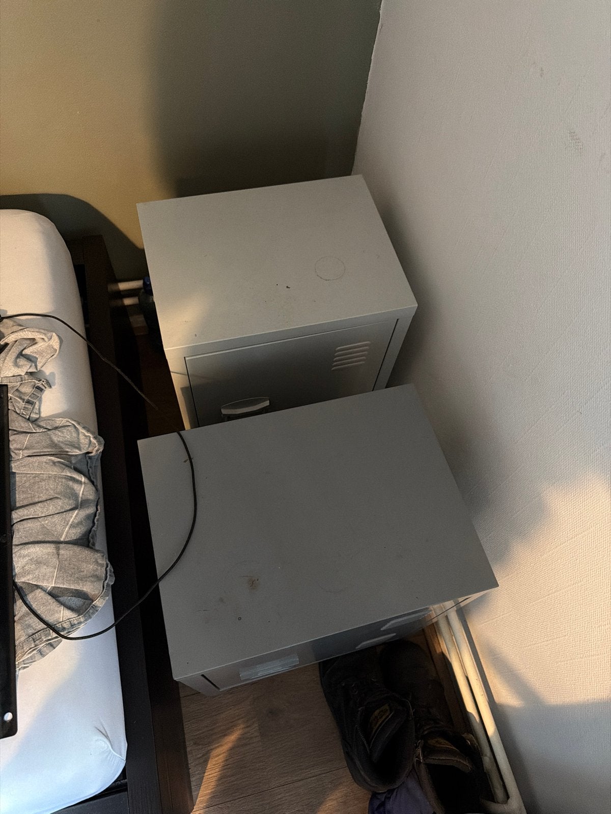 2 IKEA nachtkastjes - Grijs metaal, Ophalen, Gebruikt, Minder dan 45 cm, Metaal of Aluminium