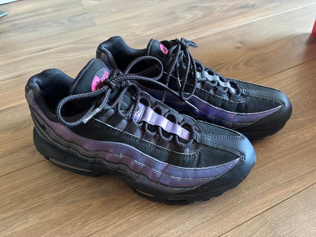 Nike Air Max 95 Zwart/Paars - Maat 41, Kleding | Heren, Schoenen, Zwart, Ophalen of Verzenden, Sneakers of Gympen, Zo goed als nieuw