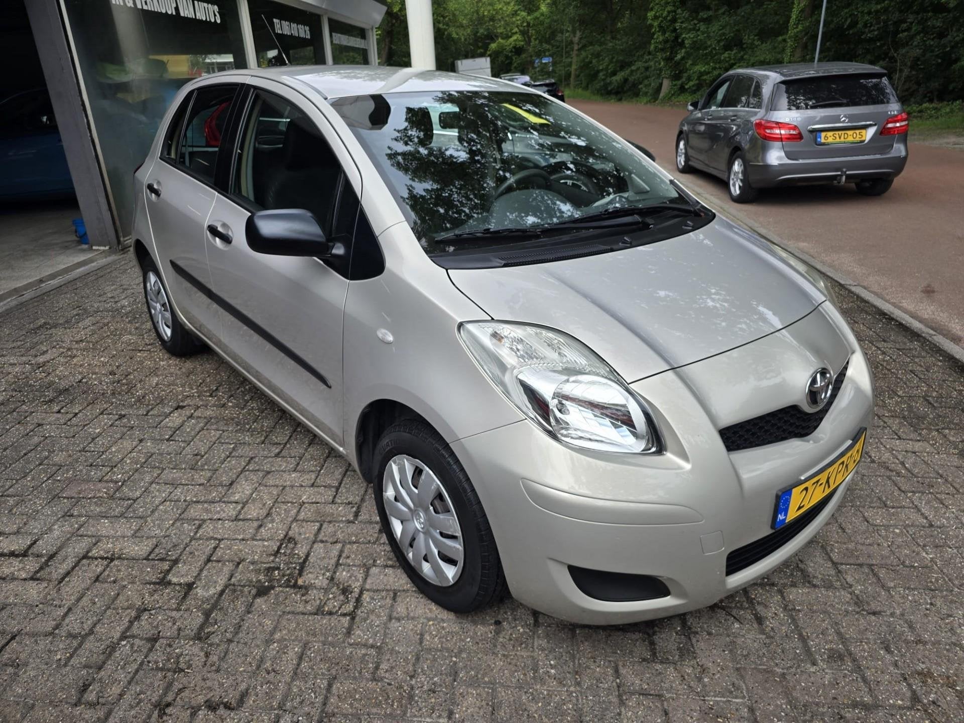 Toyota Yaris 1.0 VVTi Acces | 2E EIGENAAR |3/6 OF 12MND GARA, Auto's, Voorwielaandrijving, Stof, 750 kg, Beige