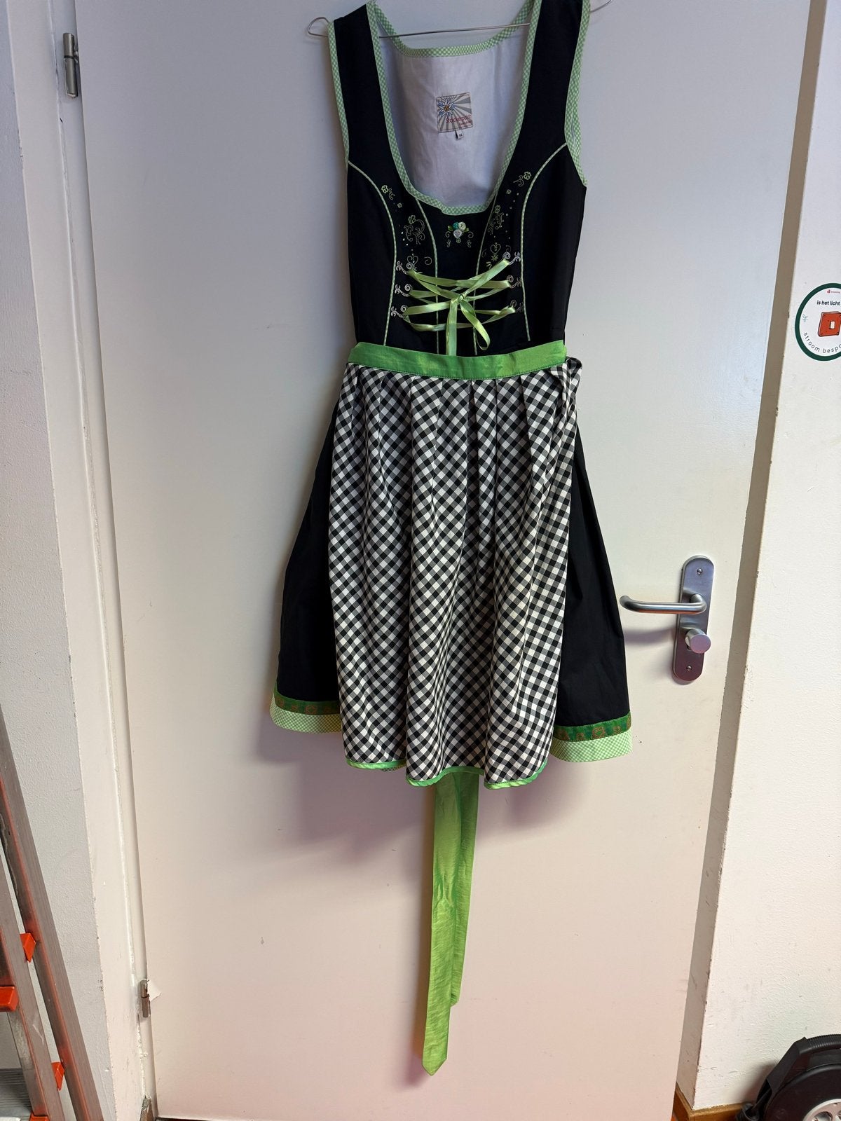 Dirndl jurk groen zwart maat 44 Oktoberfest, Kleding | Dames, Maat 42/44 (L), Ophalen of Verzenden, Knielengte, Gedragen