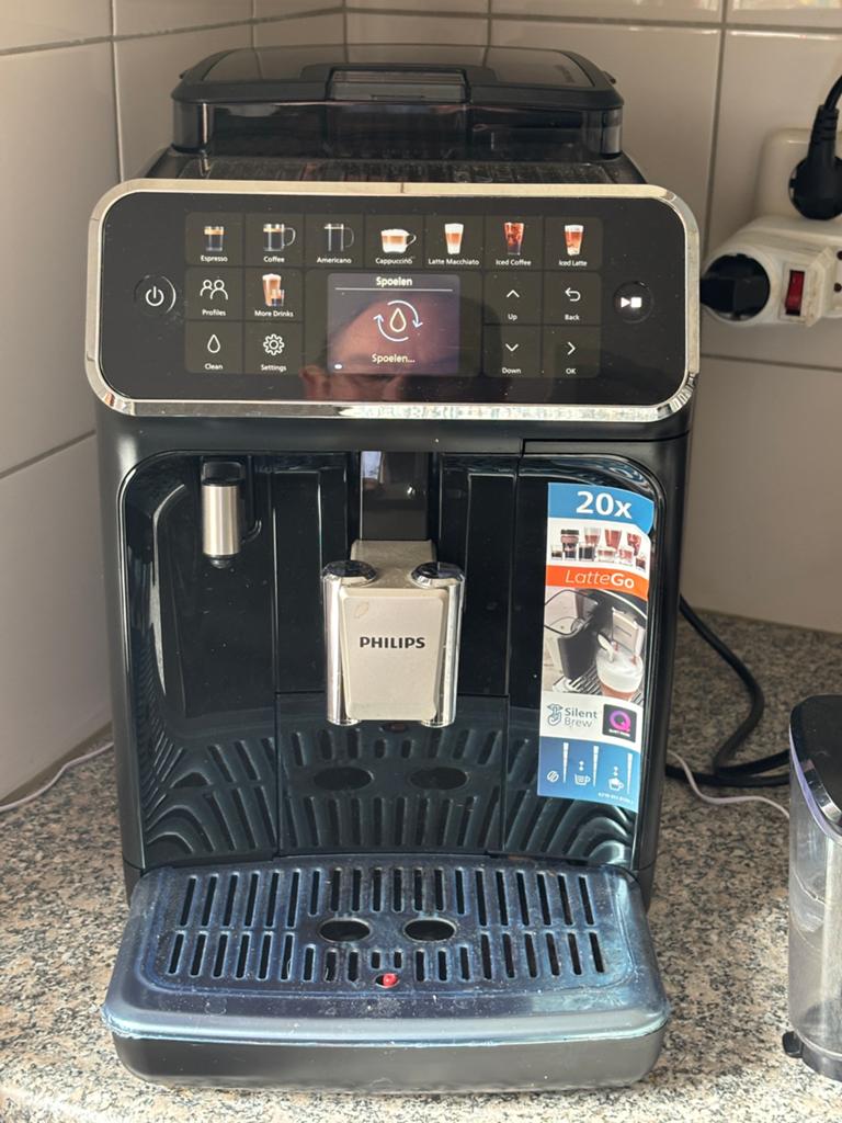 Philips LatteGo EP5541/50 afhalen in Volkel Met doos vervoer, Witgoed en Apparatuur, Ophalen, Espresso apparaat, Koffiebonen, Zo goed als nieuw