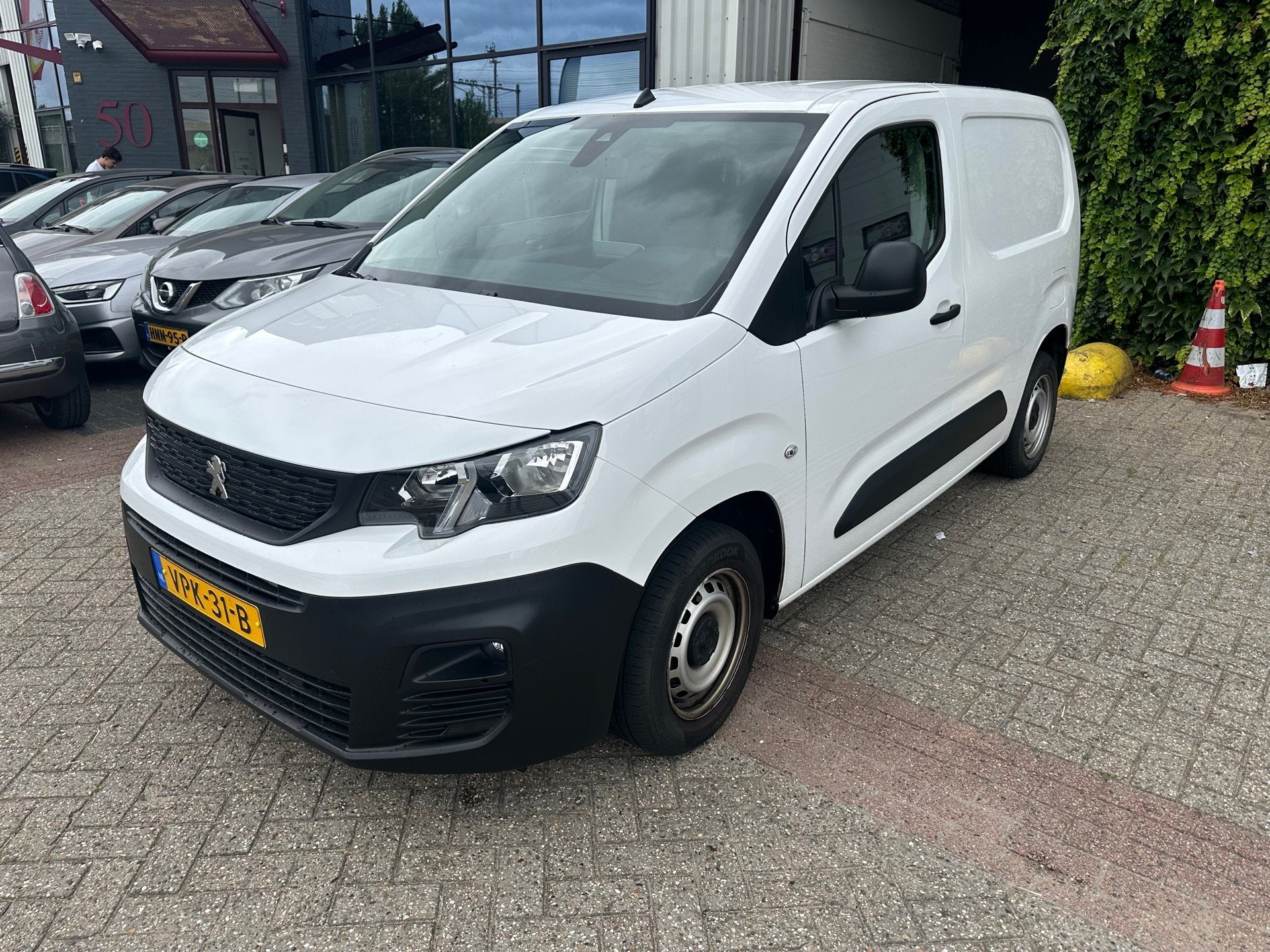 Peugeot Partner 1.2 PureTech Premium, Voorwielaandrijving, 15 km/l, Gebruikt, Euro 6