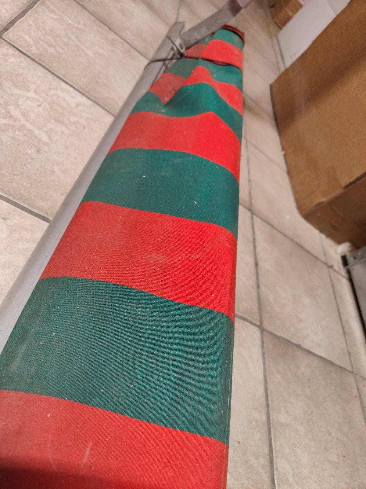 Vintage zonnescherm rood/groen gestreept, ca. 2 meter, Tuin en Terras, Ophalen of Verzenden, Gebruikt, Minder dan 250 cm, Overige typen