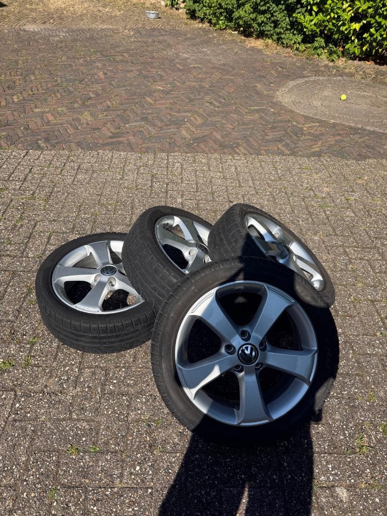 Set lichtmetalen velgen + winterbanden / VW Caddy 205x50 R17, Ophalen