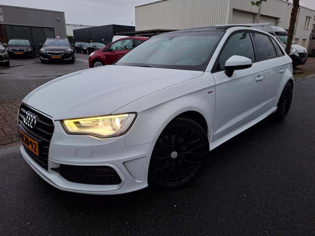 Audi A3 Sportback 1.6 TDI S-LINE PANO/XENON/NAVI/CLIMA/CRUIS, Auto's, Audi, Voorwielaandrijving, Euro 5, Gebruikt, 4 cilinders