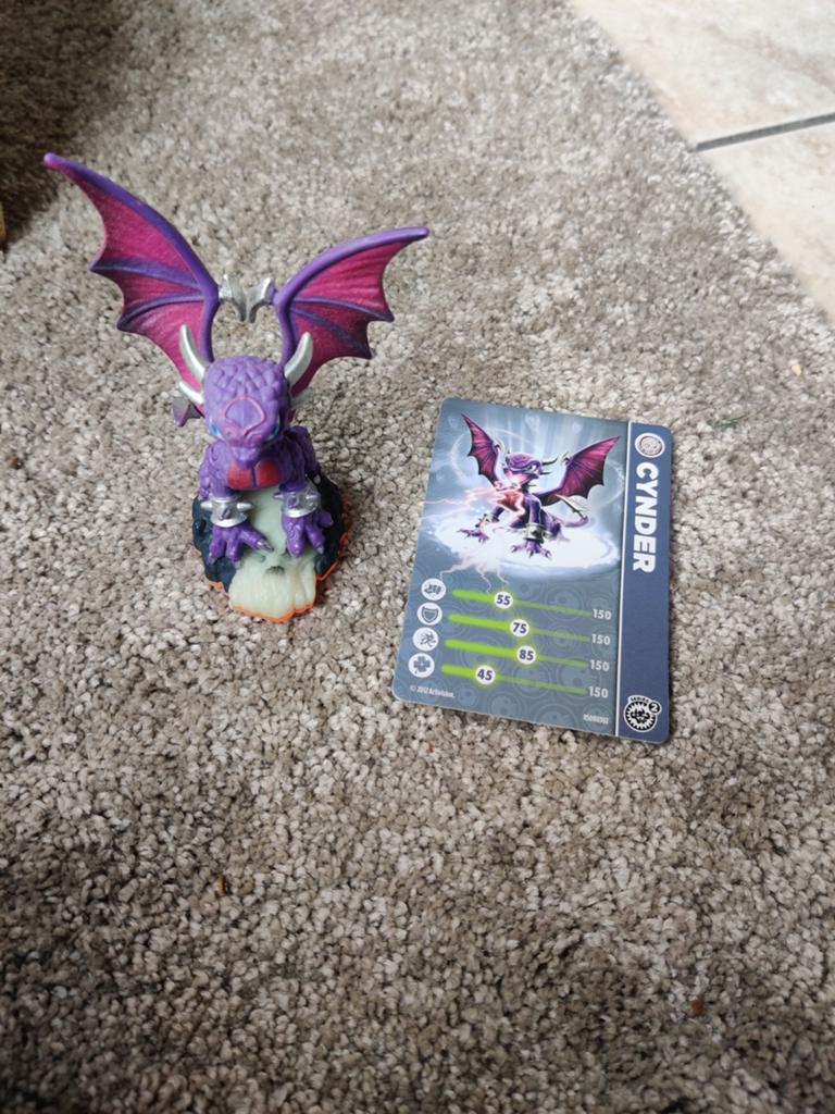 Skylanders Cynder (giants) figuur met kaart, Ophalen of Verzenden, Zo goed als nieuw