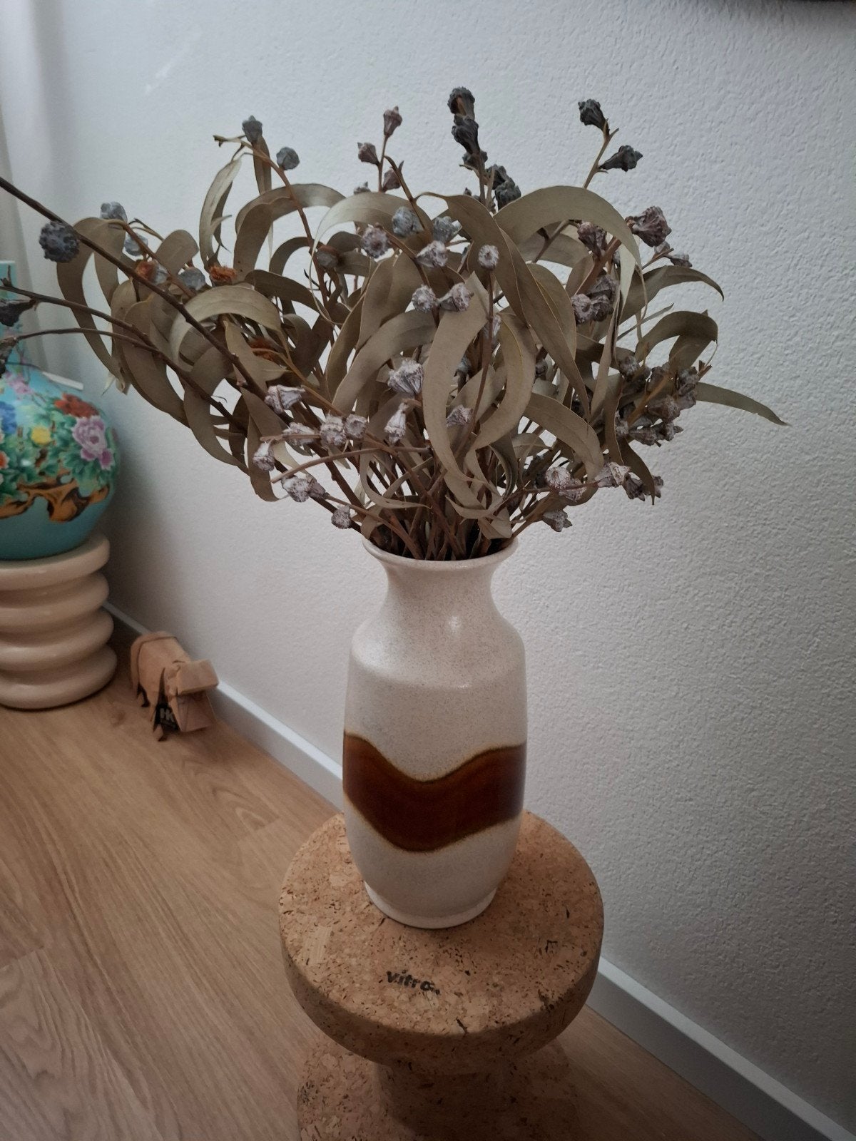 Vintage grote west germany vaas + eucalyptus takken erbij, Antiek en Kunst, Antiek | Vazen, Ophalen