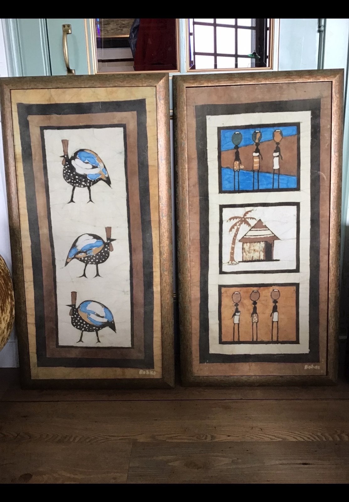 Twee Afrikaanse ingelijste doeken, parelhoen, hutje 52 x 101, Ophalen