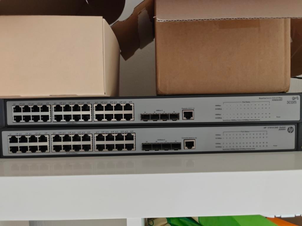 3Com Baseline Switch 2924-SFP Plus & HP V1910-24G Switch, Computers en Software, Netwerk switches, Ophalen, Gebruikt