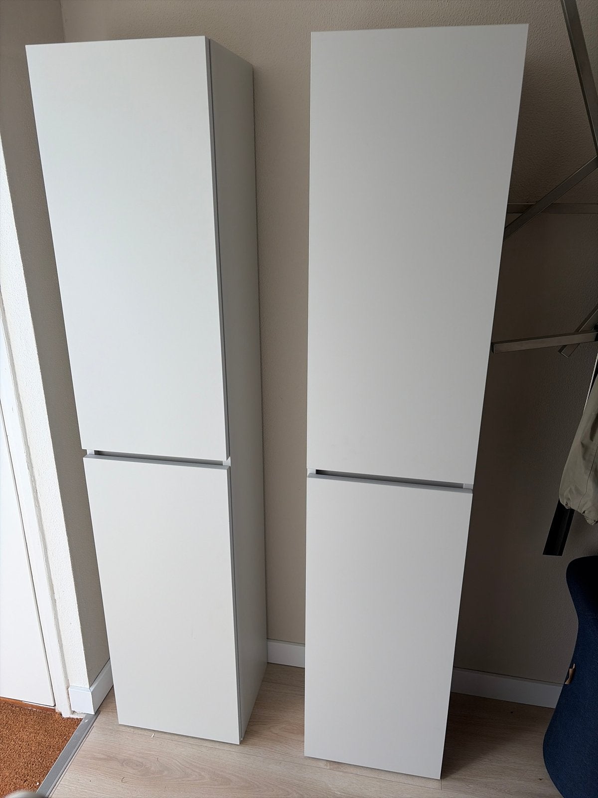 Nieuwe Badkamer Kolomkast twee beschikbaar, Ophalen, (Half)hoge kast, Minder dan 50 cm, Zo goed als nieuw