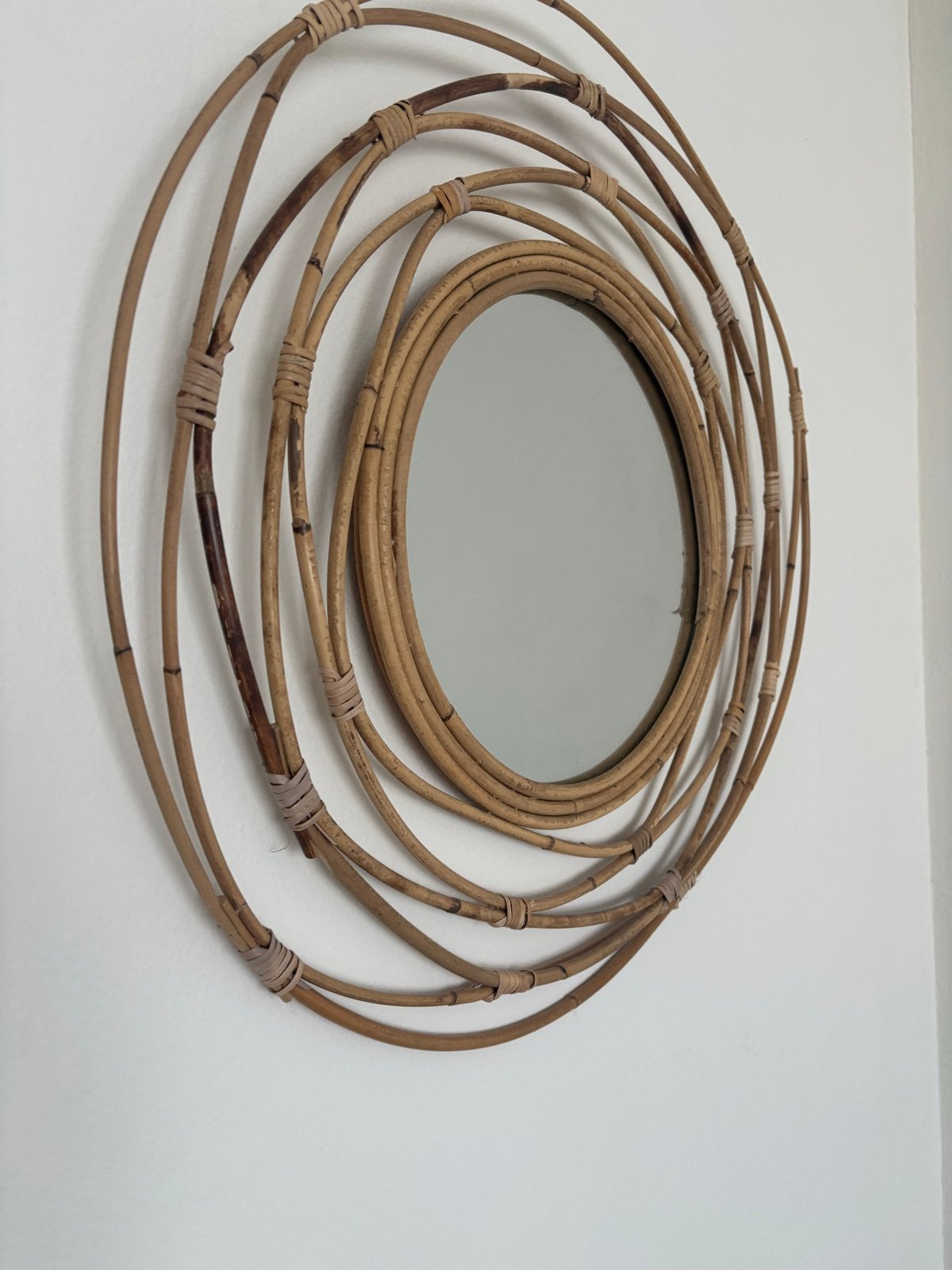 Decoratieve spiegel met bamboe frame, Ophalen, Rond, Zo goed als nieuw, Minder dan 100 cm