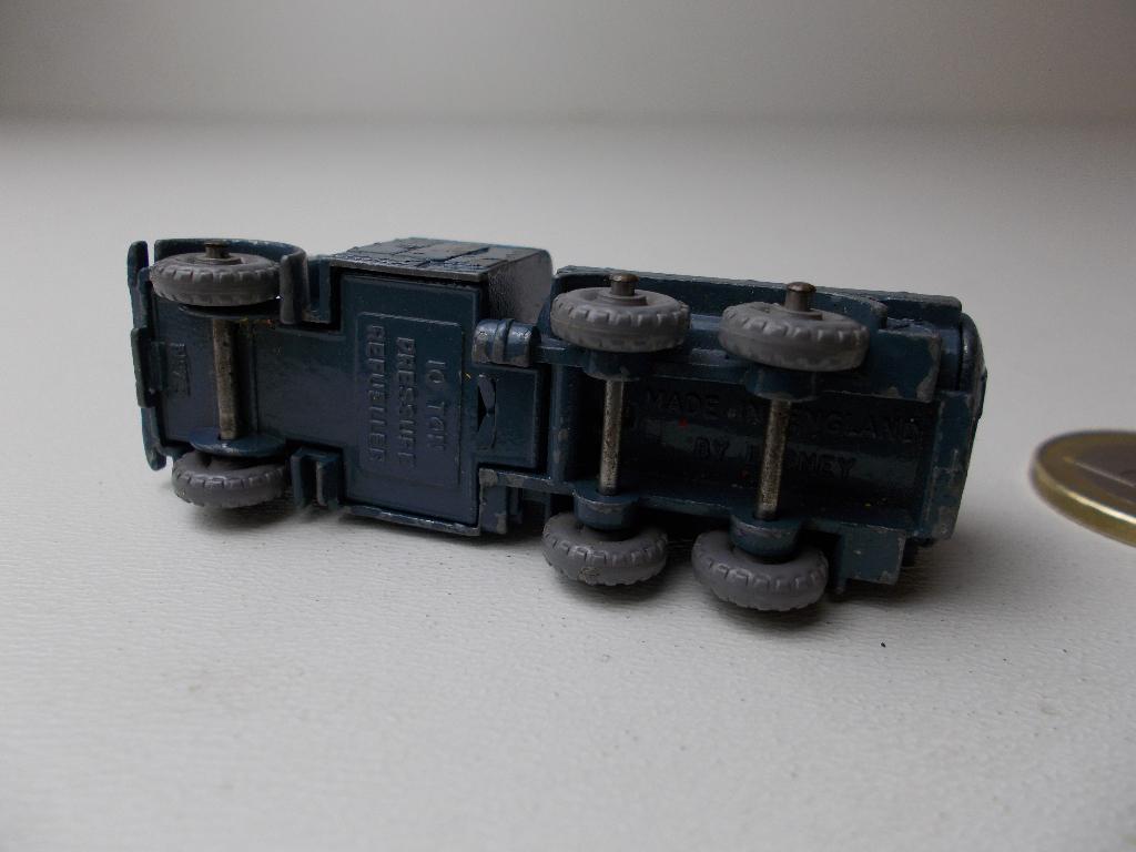 1959 Matchbox Lesney Series 73-A. 10 TON PRESSURE REFUELLER, Ophalen of Verzenden, Gebruikt, Bus of Vrachtwagen, Lesney
