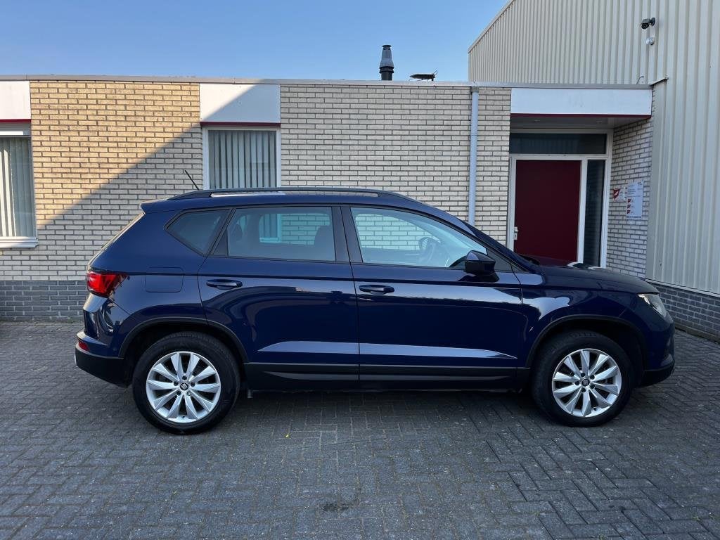 Seat ATECA 1.0 EcoTSI Style Eelct.klep CARPLAY, CLIMA, Auto's, Gebruikt, Blauw, Bedrijf, 19 km/l