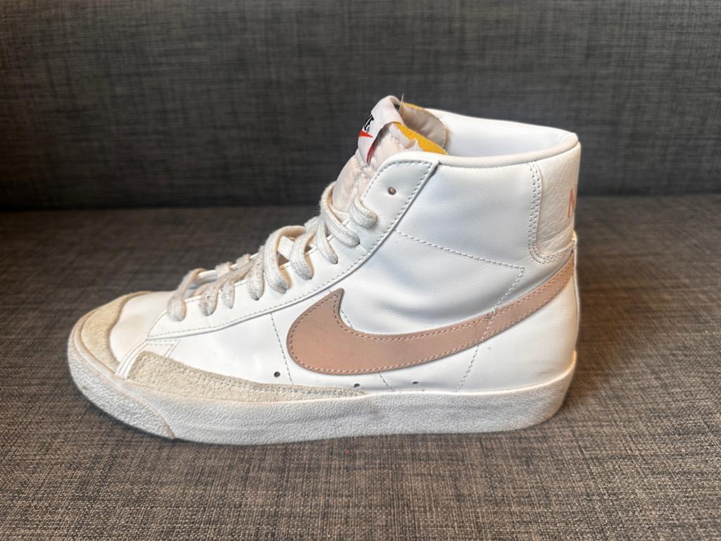 Nike Blazer Mid ‘77 WMNS Pink Oxford, maat 42,5, Ophalen of Verzenden, Zo goed als nieuw, Roze, Sneakers of Gympen